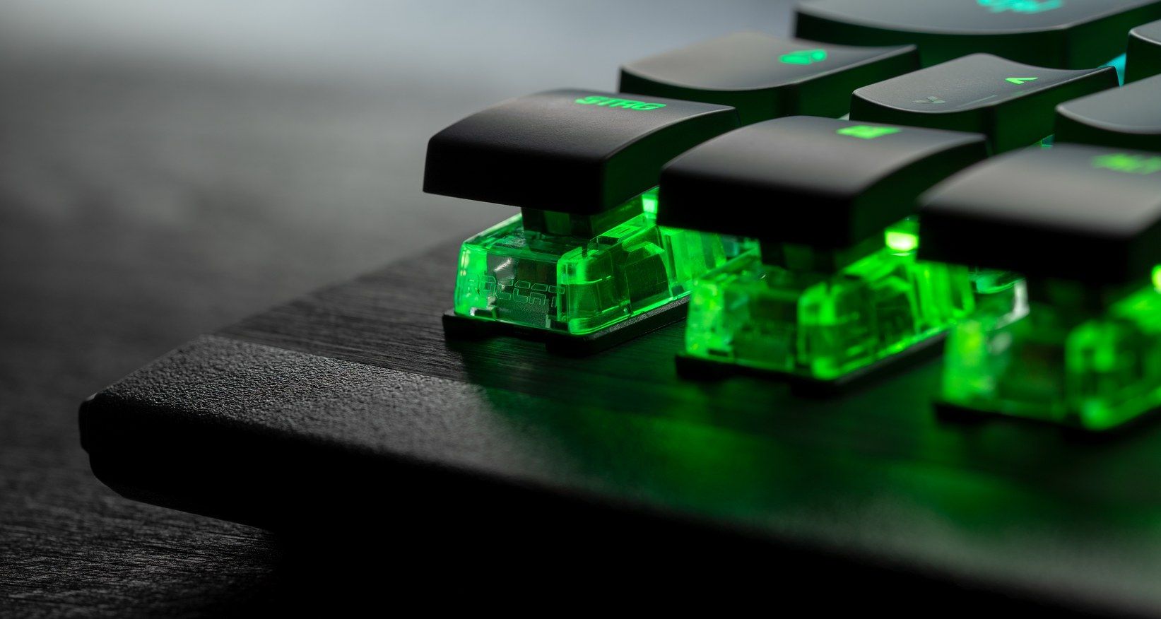 Roccat Vulcan 120 AIMO keyboard Black UK