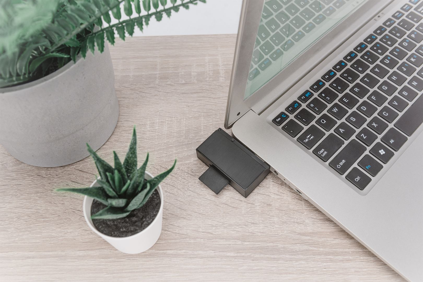 Digitus DA-70894 Universal Docking Station USB3.0 7-Port Travel 2x Video 2x USB3.0 RJ45 2x Card Reader Black