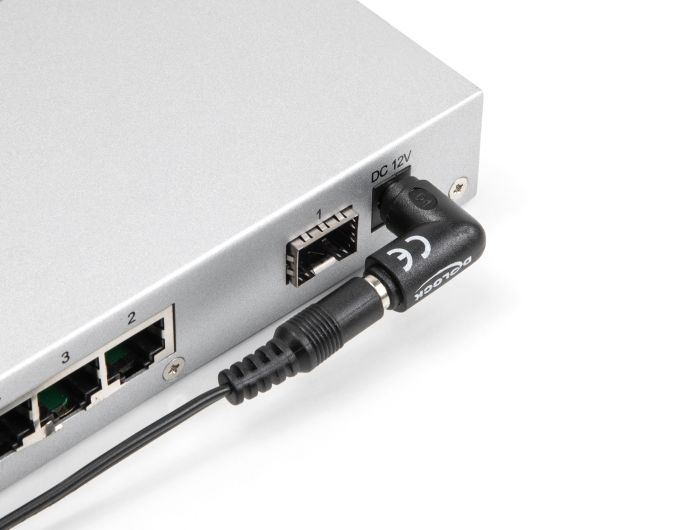 DeLock DC Adapter 5.5 x 2.1 mm male to 5.5 x 2.1 female 90° angled
